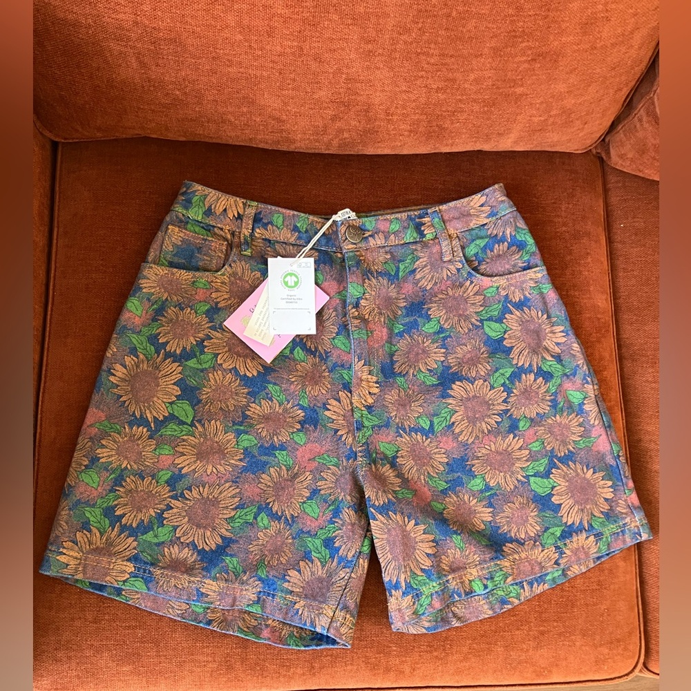 Lexi Shorts: Mid Wash Sunflower. Size W30R. NWT
